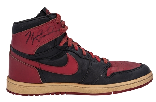 Michael Jordan Signed Original Air Jordan 1 Sneaker (Beckett)